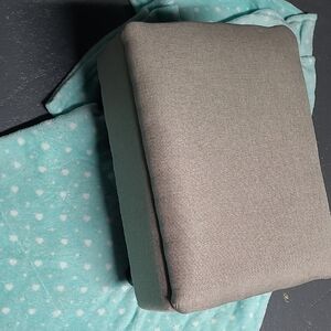 Storage foot stool!   Like new